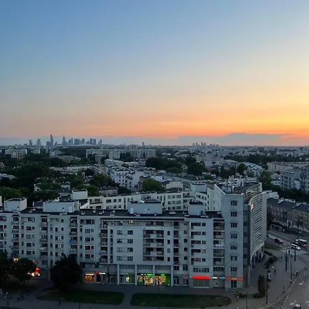 Wiatraczna 136 公寓 *