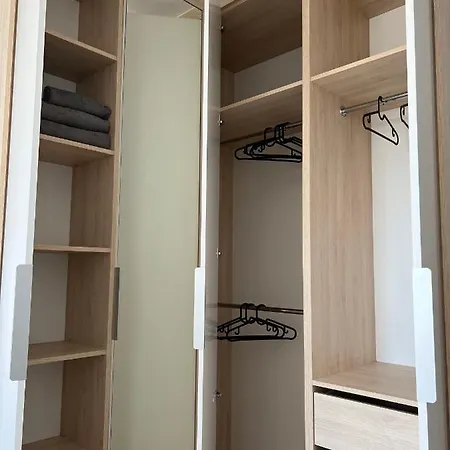 アパート Wiatraczna 136