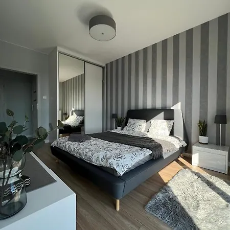 Wiatraczna 136 アパート ワルシャワ