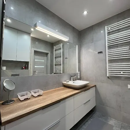 Wiatraczna 136 アパート ワルシャワ