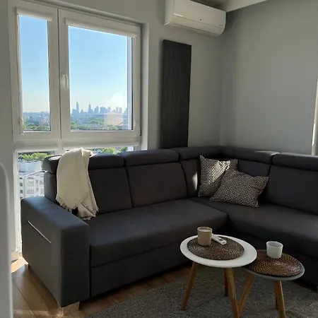 アパート Wiatraczna 136